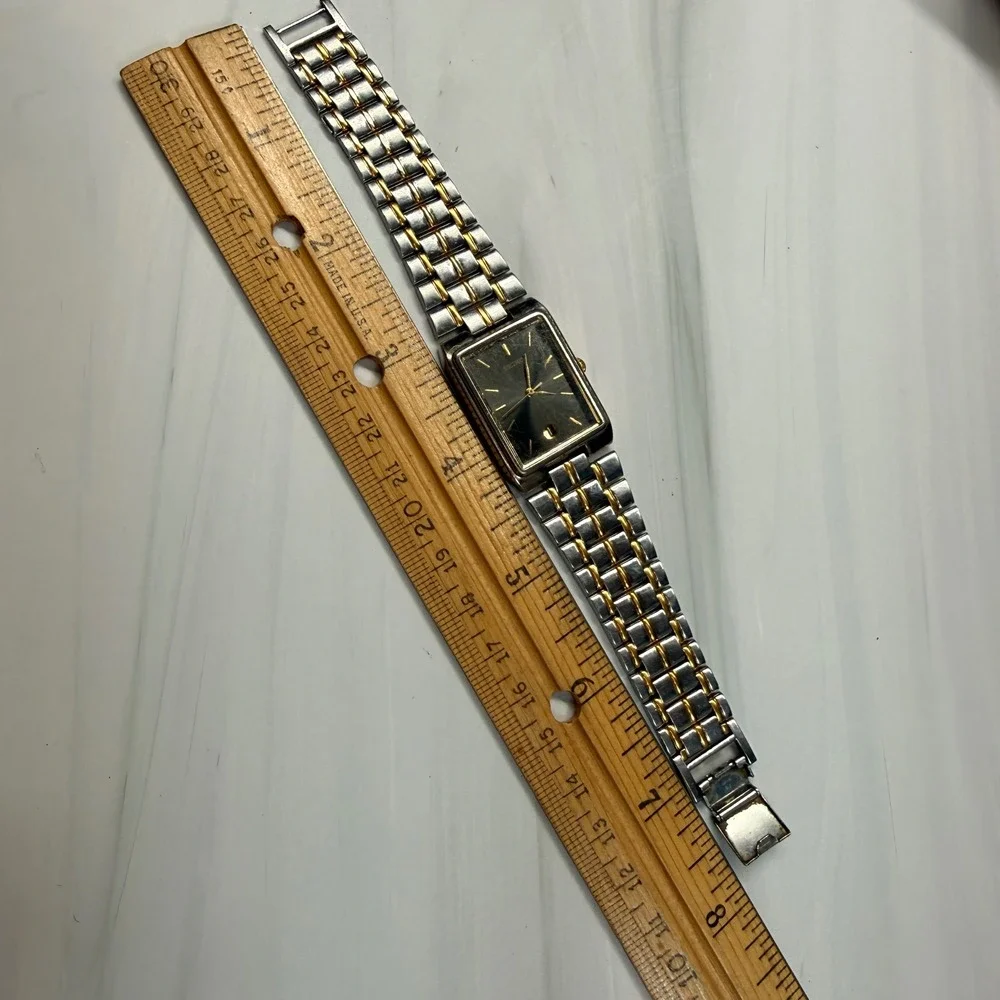 Seiko V722-5B00 Mens Two Tone Rectangular Black Dial Date Watch 683104